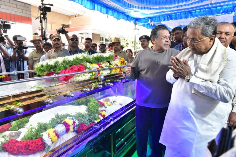 ಉಗ್ರರಿಂದ ಮೃತಪಟ್ಟ ಭರತ್ ಭೂಷಣ್ ಅಂತಿಮ ದರ್ಶನ ಮಾಡಿದ ಸಿಎಂ ಸಿದ್ದರಾಮಯ್ಯ
