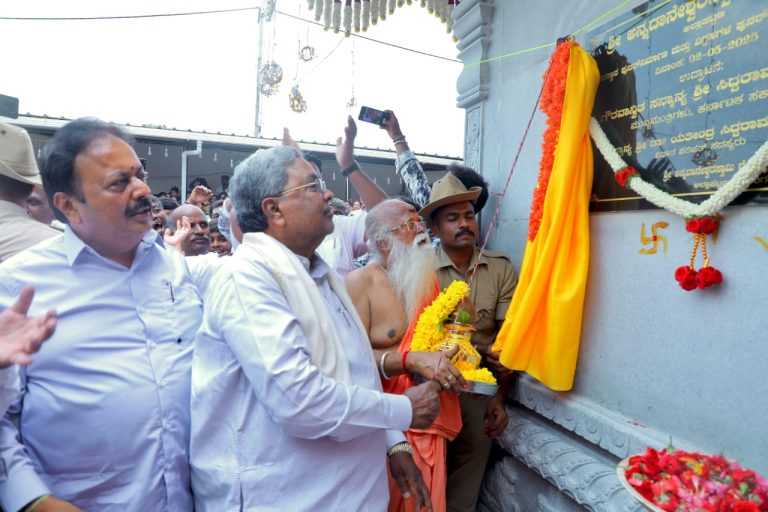 ಮೆಲ್ಲ ಮೆಲ್ಲನೇ ಬಂದೆ…ರಾಮೇಶ್ವರಾ…ಅನ್ನದಾನೇಶ್ವರಾ: ಮನೆದೇವರನ್ನು  ನೆನೆದ ಸಿದ್ದರಾಮಯ್ಯ!