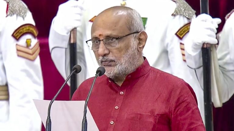 ಪ್ರಮಾಣ ವಚನ ಸ್ವೀಕರಿಸಿದ ನೂತನ ಉಪರಾಷ್ಟ್ರಪತಿ ಸಿಪಿ ರಾಧಾಕೃಷ್ಣನ್