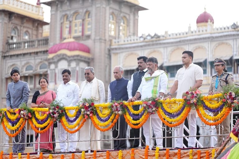 ಮೈಸೂರು ದಸರಾ ಜಂಬೂಸವಾರಿಗೆ ಸಿದ್ದರಾಮಯ್ಯ ಚಾಲನೆ