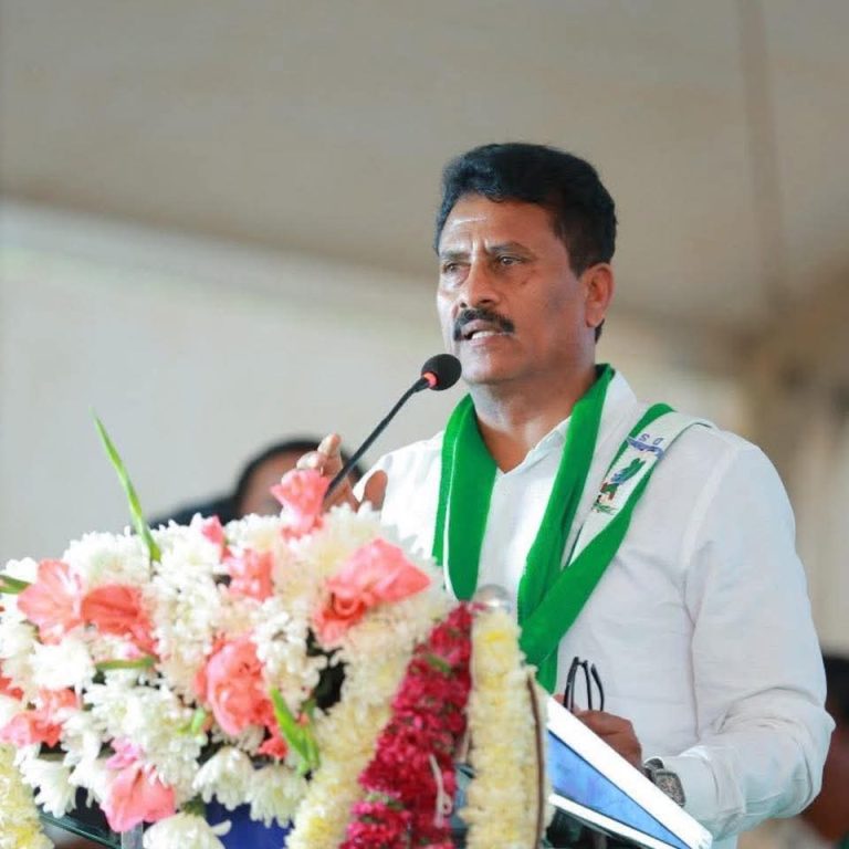 ಮಂಡ್ಯದಲ್ಲಿ ಮಾಜಿ ಶಾಸಕ ಸುರೇಶ್ ಗೌಡರ ಕಾರು ಅಪಘಾತ