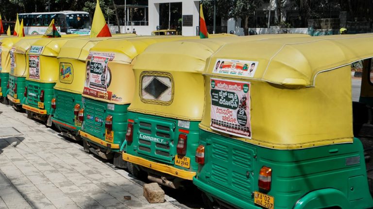 ಮಹಾರಾಷ್ಟ್ರದಂತೆ ಕರ್ನಾಟಕದಲ್ಲಿಯೂ ಕನ್ನಡ ಕಡ್ಡಾಯ ಪ್ರಸ್ತಾಪ; ಆಟೋ-ಕ್ಯಾಬ್ ಚಾಲಕರ ನಡುವೆ ಭಿನ್ನಾಭಿಪ್ರಾಯ?