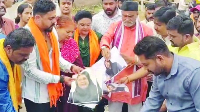 ರಾಜ್ಯದಲ್ಲಿ ಮತ್ತೆ ಶುರುವಾಯ್ತು ಹಿಜಾಬ್ ಕಿಚ್ಚು ; ಸರ್ಕಾರಿ ಆದೇಶಕ್ಕೆ ಬೆಂಕಿ ಹಚ್ಚಿದ ಮುತಾಲಿಕ್- “ಕೇಸರಿ ಶಾಲು” ಧರಿಸಲು ವಿದ್ಯಾರ್ಥಿಗಳಿಗೆ ಕರೆ