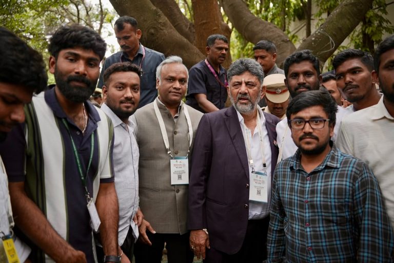 ಕೃಷಿ ಅಧಿಕಾರಿ ನೇಮಕಾತಿ ಸಮಸ್ಯೆ ಕಾನೂನುಬದ್ಧವಾಗಿ ಬಗೆಹರಿಸಲಾಗುವುದು; ವಿದ್ಯಾರ್ಥಿಗಳಿಗೆ ಸಿಎಂ ಡಿಕೆ ಶಿವಕುಮಾರ್ ಭರವಸೆ