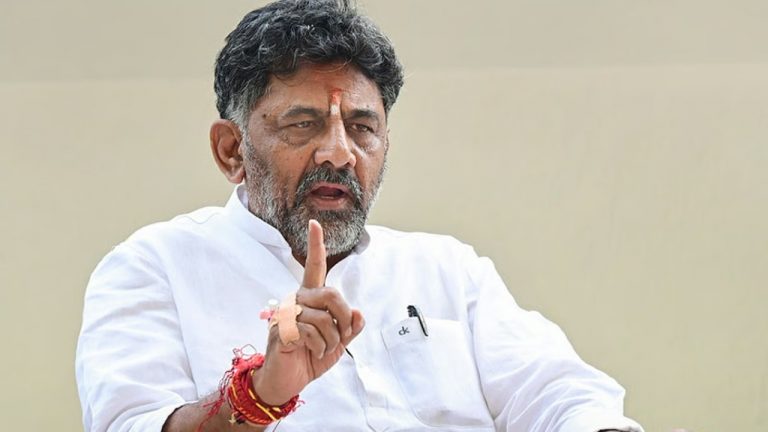 ಸಂಪುಟ ವಿಸ್ತರಣೆ ಹೈಡ್ರಾಮಾ ; ಕೊನೆ ಕ್ಷಣದಲ್ಲಿ 3 ಬಾರಿ ಪಟ್ಟಿ ಬದಲು