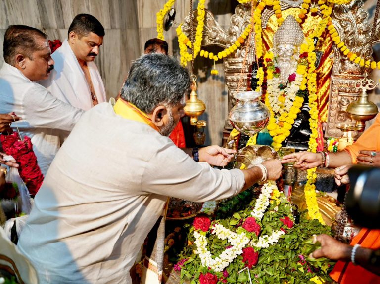 2028ರ ನಂತರವೂ ಎಂಟು-ಹತ್ತು ವರ್ಷ ಡಿಕೆಶಿಯೇ ಸಿಎಂ! ನೊಣವಿನಕೆರೆ ಶ್ರೀಗಳಿಂದ ಸ್ಫೋಟಕ ಭವಿಷ್ಯ